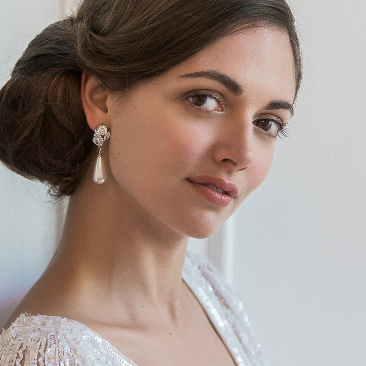 Wedding earrings for classic brides