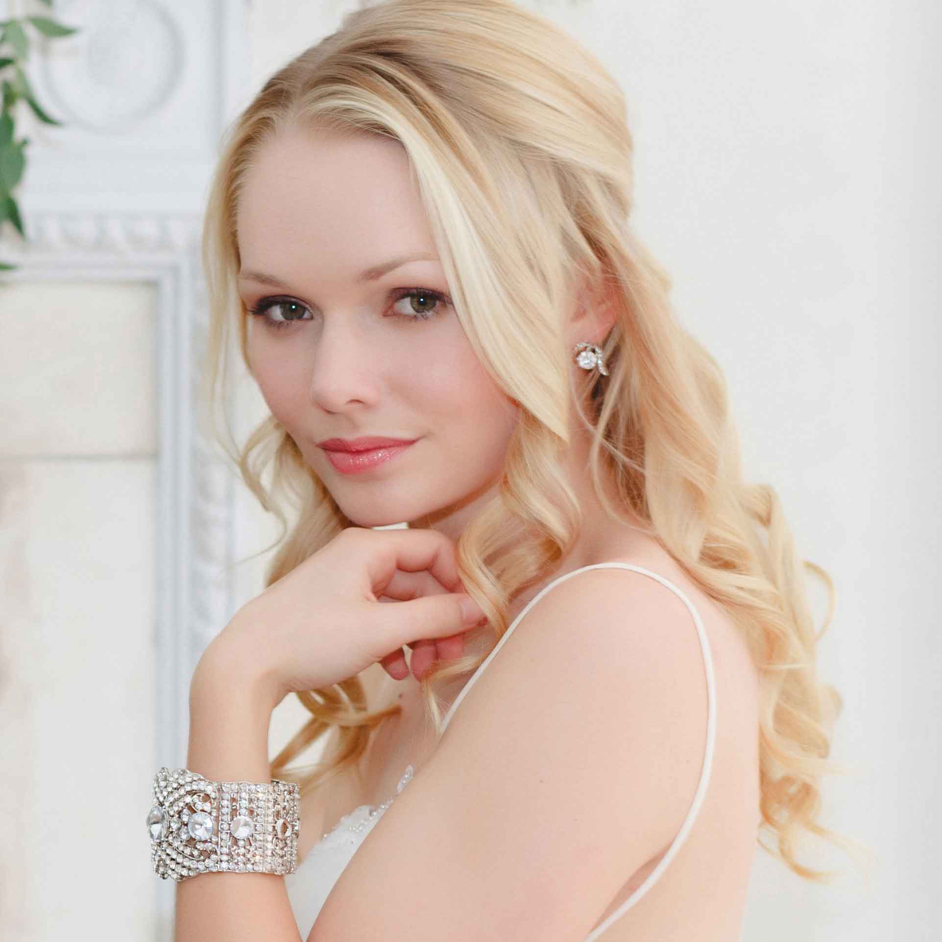 Browse our sensational collection of crystal wedding jewellery