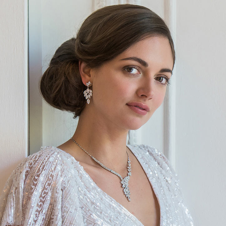 Timeless vintage jewellery sets for brides